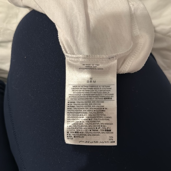 2- GAP size M tank tops - Picture 7 of 7